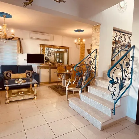 House Of Hera Livadhia